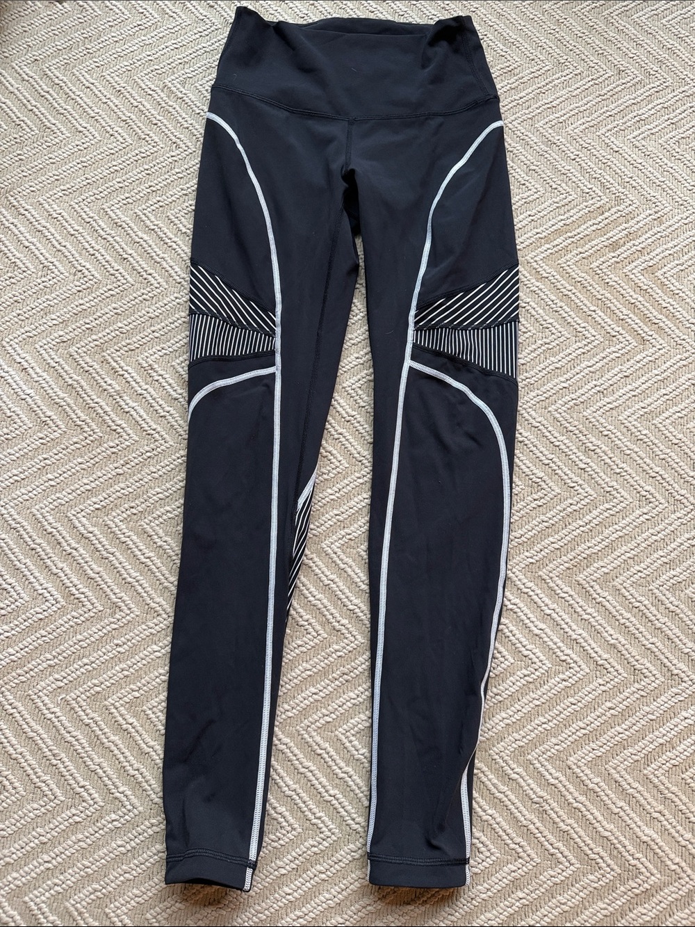 Lululemon size 6 leggings